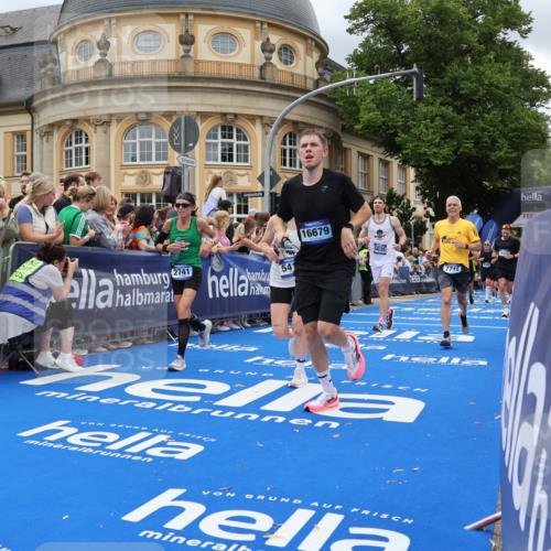 29.06.2025 - hella hamburg halbmarathon Strokosch-Dieckow http://msf.ph/oto/8310392 29.06.2025 10:56:53 Ziel 1955, 2282, 2378, 2741, 2759, 3836, 4299, 5033, 5418, 6835, 7716, 8669, 11043, 11212, 11638, 13816, 14678, 15097, 16008, 16009, 16470, 16620, 16679, 17133, 19091 meine-sportfotos.de