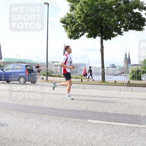 29.06.2025 - hella hamburg halbmarathon Lena Gebhardt http://msf.ph/oto/8310395 29.06.2025 10:12:15 Lombardsbrücke 1062, 1610, 1790, 1850, 2661, 2963, 2964, 3182, 3248, 3262, 3746, 4453, 4499, 4554, 5166, 5176, 5379, 5597, 5598, 6822, 6871, 6966, 7014, 7474, 9191, 9253, 9254, 9405, 9705, 10042, 10409, 10581, 10685, 11507, 11509, 11525, 11537, 11581, 11917, 12473, 13171, 13542, 13958, 14060, 14196, 14313, 14384, 14863, 14868, 15137, 16379, 16473, 16976, 17638, 17774, 18261, 18395, 18429, 18493, 18655 meine-sportfotos.de