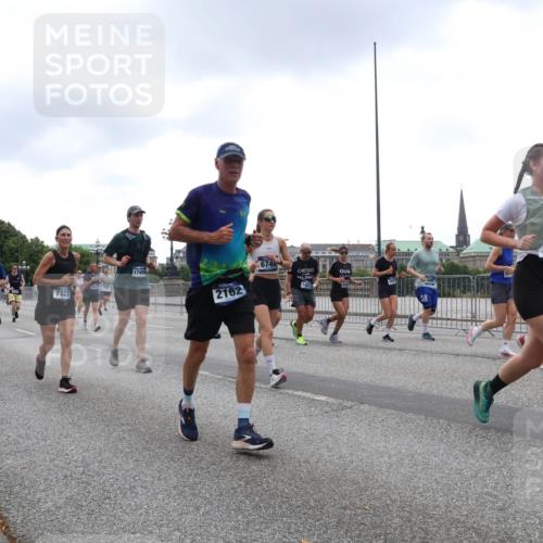 29.06.2025 - hella hamburg halbmarathon Lena Gebhardt http://msf.ph/oto/8310409 29.06.2025 10:46:58 Lombardsbrücke 189, 7827, 2162, 6740, 18, 4342, 1073, 1185, 1286, 1363, 1371, 1375, 1593, 1607, 1720, 1961, 1999, 2162, 2211, 2320, 2327, 2537, 2555, 2556, 2665, 2697, 2981, 3277, 3406, 3407, 3469, 3734, 3823, 4184, 4202, 4239, 4296, 4342, 4355, 4483, 4604, 5111, 5114, 5700, 5796, 5953, 6124, 6161, 6485, 6496, 6740, 6879, 7073, 7412, 7430, 7431, 7767, 7827, 8131, 8477, 8486, 8551, 8553, 8684, 8706, 8967, 9691, 10230, 13969, 14261, 15852, 16882, 16987 meine-sportfotos.de