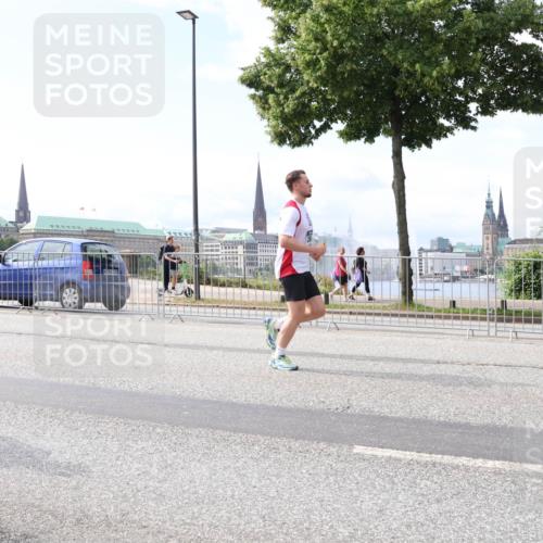 29.06.2025 - hella hamburg halbmarathon Lena Gebhardt http://msf.ph/oto/8310456 29.06.2025 10:12:15 Lombardsbrücke 1062, 1610, 1790, 1850, 2661, 2963, 2964, 3182, 3248, 3262, 3746, 4453, 4499, 4554, 5166, 5176, 5379, 5597, 5598, 6822, 6871, 6966, 7014, 7474, 9191, 9253, 9254, 9405, 9705, 10042, 10409, 10581, 10685, 11507, 11509, 11525, 11537, 11581, 11917, 12473, 13171, 13542, 13958, 14060, 14196, 14313, 14384, 14863, 14868, 15137, 16379, 16473, 16976, 17638, 17774, 18261, 18395, 18429, 18493, 18655 meine-sportfotos.de