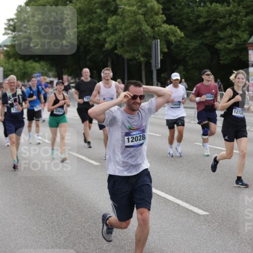 29.06.2025 - hella hamburg halbmarathon Jannik Wohlers http://msf.ph/oto/8310459 29.06.2025 10:38:27 Lombardsbrücke 56, 1232, 1390, 1451, 2524, 2534, 2693, 3307, 3726, 3927, 4257, 4259, 4260, 4316, 4320, 4964, 5913, 6062, 6875, 7263, 7849, 8367, 8583, 8747, 8783, 9455, 9708, 10554, 10604, 11059, 11635, 12028, 12072, 12075, 12722, 13060, 14557, 14558, 14856, 15755, 16181, 16346, 16388, 17333, 18050, 18504 meine-sportfotos.de