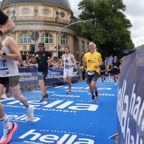 29.06.2025 - hella hamburg halbmarathon Strokosch-Dieckow http://msf.ph/oto/8310490 29.06.2025 10:56:54 Ziel 1485, 1955, 2282, 2378, 2741, 2759, 4299, 5033, 5418, 6835, 7716, 8669, 11043, 11212, 11638, 13816, 14678, 15097, 16008, 16009, 16470, 16620, 16679, 18719, 19091 meine-sportfotos.de