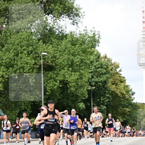 29.06.2025 - hella hamburg halbmarathon Dr. Thomas Lammeyer http://msf.ph/oto/8310516 29.06.2025 10:38:25 Kennedybrücke 1025, 1705, 1764, 1787, 2038, 2276, 2464, 2496, 2510, 2511, 2933, 3145, 3829, 4445, 4479, 4540, 4942, 5096, 5566, 5569, 5609, 5691, 6034, 6109, 6574, 6718, 6727, 7324, 7329, 7644, 8202, 8277, 8282, 9094, 9514, 10007, 10071, 10561, 10564, 11122, 11338, 11432 meine-sportfotos.de
