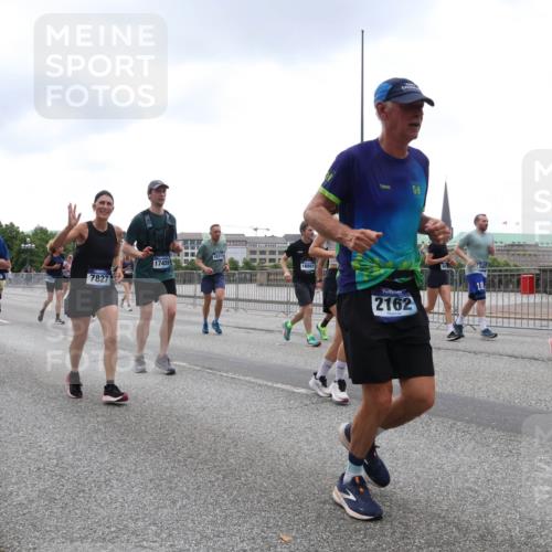 29.06.2025 - hella hamburg halbmarathon Lena Gebhardt http://msf.ph/oto/8310531 29.06.2025 10:46:58 Lombardsbrücke 18315, 18924, 17459, 5700, 7827, 18881, 2162, 327, 1073, 1185, 1286, 1363, 1371, 1375, 1593, 1607, 1720, 1961, 1999, 2162, 2211, 2320, 2327, 2537, 2555, 2556, 2665, 2697, 2981, 3277, 3406, 3407, 3469, 3734, 3823, 4184, 4202, 4239, 4296, 4342, 4355, 4483, 4604, 5111, 5114, 5700, 5796, 5953, 6124, 6161, 6485, 6496, 6740, 6879, 7073, 7412, 7430, 7431, 7767, 7827, 8131, 8477, 8486, 8551, 8553, 8684, 8706, 8967, 9691, 10230, 13969, 14261, 15852, 16882, 16987 meine-sportfotos.de