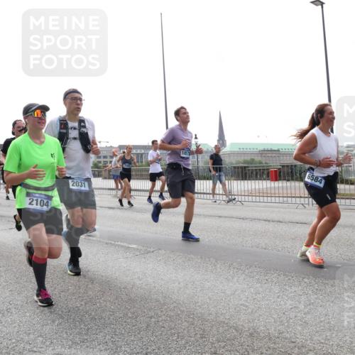 29.06.2025 - hella hamburg halbmarathon Lena Gebhardt http://msf.ph/oto/8310550 29.06.2025 10:37:16 Lombardsbrücke 434, 1420, 2104, 2031, 18578, 6584, 1022, 1118, 1253, 1276, 1337, 1339, 1488, 1490, 1597, 1819, 1952, 1954, 2016, 2031, 2072, 2104, 2272, 2480, 2486, 2552, 2640, 3127, 3165, 3633, 3714, 3873, 3895, 4097, 4347, 4733, 4996, 5146, 5171, 5186, 5224, 5538, 5560, 5640, 5786, 5789, 5790, 5940, 6172, 6359, 6584, 6804, 6821, 6955, 7085, 7202, 7235, 7544, 7707, 7773, 7777, 7823, 8007, 8257, 8258, 8315, 8758, 8811, 8843, 8936, 8937, 9054, 9055, 9295, 9524 meine-sportfotos.de