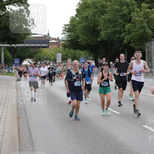 29.06.2025 - hella hamburg halbmarathon Jannik Wohlers http://msf.ph/oto/8310552 29.06.2025 10:38:27 Lombardsbrücke 56, 1232, 1390, 1451, 2524, 2534, 2693, 3307, 3726, 3927, 4257, 4259, 4260, 4316, 4320, 4964, 5913, 6062, 6875, 7263, 7849, 8367, 8583, 8747, 8783, 9455, 9708, 10554, 10604, 11059, 11635, 12028, 12072, 12075, 12722, 13060, 14557, 14558, 14856, 15755, 16181, 16346, 16388, 17333, 18050, 18504 meine-sportfotos.de