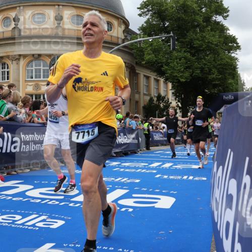 29.06.2025 - hella hamburg halbmarathon Strokosch-Dieckow http://msf.ph/oto/8310555 29.06.2025 10:56:55 Ziel 1485, 1955, 2282, 2741, 2759, 4299, 5033, 5418, 6835, 7716, 8669, 11043, 11143, 11212, 11638, 13816, 14678, 15097, 16008, 16009, 16470, 16620, 16679, 18719, 19091 meine-sportfotos.de