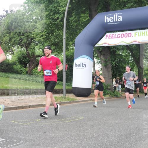 29.06.2025 - hella hamburg halbmarathon KatJ http://msf.ph/oto/8310588 29.06.2025 10:44:37 Zwischen KM18-KM19 1239, 3141, 4579, 6592, 8322 meine-sportfotos.de