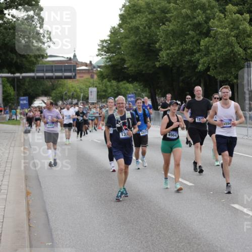 29.06.2025 - hella hamburg halbmarathon Jannik Wohlers http://msf.ph/oto/8310628 29.06.2025 10:38:27 Lombardsbrücke 56, 1232, 1390, 1451, 2524, 2534, 2693, 3307, 3726, 3927, 4257, 4259, 4260, 4316, 4320, 4964, 5913, 6062, 6875, 7263, 7849, 8367, 8583, 8747, 8783, 9455, 9708, 10554, 10604, 11059, 11635, 12028, 12072, 12075, 12722, 13060, 14557, 14558, 14856, 15755, 16181, 16346, 16388, 17333, 18050, 18504 meine-sportfotos.de