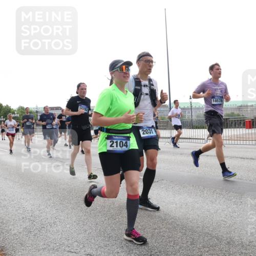 29.06.2025 - hella hamburg halbmarathon Lena Gebhardt http://msf.ph/oto/8310630 29.06.2025 10:37:17 Lombardsbrücke 4347, 17388, 14202, 16782, 2104, 2031, 18578, 1022, 1118, 1253, 1276, 1337, 1339, 1488, 1490, 1597, 1819, 1952, 1954, 2016, 2031, 2072, 2104, 2272, 2480, 2486, 2552, 2640, 3127, 3165, 3633, 3714, 3873, 3895, 4097, 4347, 4733, 4996, 5146, 5171, 5186, 5224, 5538, 5560, 5640, 5786, 5789, 5790, 5940, 6172, 6359, 6584, 6804, 6821, 6955, 7085, 7124, 7202, 7235, 7544, 7707, 7773, 7777, 7823, 8007, 8257, 8258, 8315, 8758, 8811, 8843, 8936, 8937, 9054, 9055, 9295, 9524 meine-sportfotos.de