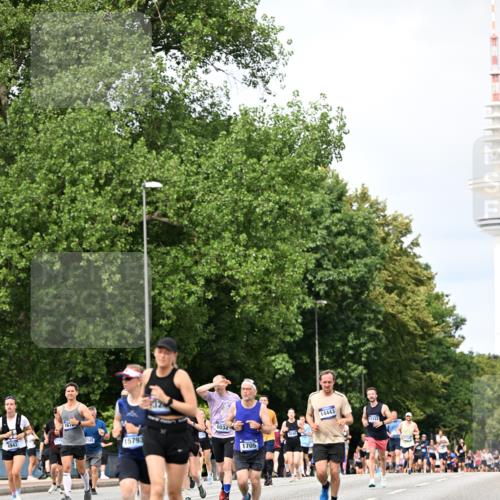 29.06.2025 - hella hamburg halbmarathon Dr. Thomas Lammeyer http://msf.ph/oto/8310632 29.06.2025 10:38:25 Kennedybrücke 1025, 1705, 1764, 1787, 2038, 2276, 2464, 2496, 2510, 2511, 2933, 3145, 3829, 4445, 4479, 4540, 4942, 5096, 5566, 5569, 5609, 5691, 6034, 6109, 6574, 6718, 6727, 7324, 7329, 7644, 8202, 8277, 8282, 9094, 9514, 10007, 10071, 10561, 10564, 11122, 11338, 11432 meine-sportfotos.de