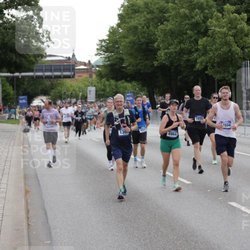 29.06.2025 - hella hamburg halbmarathon Jannik Wohlers http://msf.ph/oto/8310669 29.06.2025 10:38:27 Lombardsbrücke 56, 1232, 1390, 1451, 2524, 2534, 2693, 3307, 3726, 3927, 4257, 4259, 4260, 4316, 4320, 4964, 5913, 6062, 6875, 7263, 7849, 8367, 8583, 8747, 8783, 9455, 9708, 10554, 10604, 11059, 11635, 12028, 12072, 12075, 12722, 13060, 14557, 14558, 14856, 15755, 16181, 16346, 16388, 17333, 18050, 18504 meine-sportfotos.de