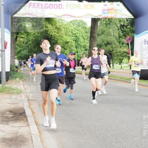 29.06.2025 - hella hamburg halbmarathon MichiJ http://msf.ph/oto/8310685 29.06.2025 10:36:00 Zwischen KM18-KM19 1460, 2442, 4377, 4601, 5915, 6081, 6134, 7067, 8234, 8916, 8927, 9213, 11679, 12534, 13007, 13672, 13948, 14814, 15894, 16149, 17979, 18790, 18836, 18856, 19181 meine-sportfotos.de