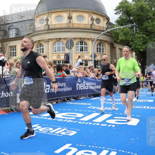 29.06.2025 - hella hamburg halbmarathon Strokosch-Dieckow http://msf.ph/oto/8310752 29.06.2025 10:56:57 Ziel 1485, 1955, 2282, 2741, 2759, 4299, 5033, 5418, 6835, 7716, 8669, 11043, 11143, 11212, 11638, 13691, 14408, 14678, 15097, 16470, 16620, 16679, 16909, 18719, 19091 meine-sportfotos.de