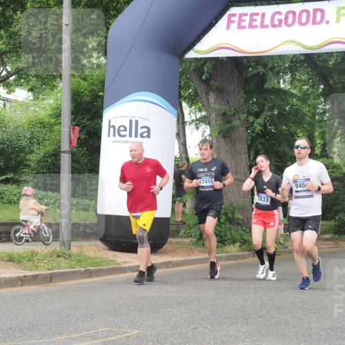 29.06.2025 - hella hamburg halbmarathon KatJ http://msf.ph/oto/8310785 29.06.2025 10:44:40 Zwischen KM18-KM19 2711, 7833, 8322 meine-sportfotos.de