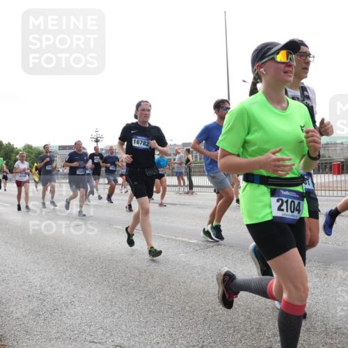 29.06.2025 - hella hamburg halbmarathon Lena Gebhardt http://msf.ph/oto/8310795 29.06.2025 10:37:17 Lombardsbrücke 5560, 16192, 2272, 434, 14202, 16782, 2104, 18, 1022, 1118, 1253, 1276, 1337, 1339, 1488, 1490, 1597, 1819, 1952, 1954, 2016, 2031, 2072, 2104, 2272, 2480, 2486, 2552, 2640, 3127, 3165, 3633, 3714, 3873, 3895, 4097, 4347, 4733, 4996, 5146, 5171, 5186, 5224, 5538, 5560, 5640, 5786, 5789, 5790, 5940, 6172, 6359, 6584, 6804, 6821, 6955, 7085, 7124, 7202, 7235, 7544, 7707, 7773, 7777, 7823, 8007, 8257, 8258, 8315, 8758, 8811, 8843, 8936, 8937, 9054, 9055, 9295, 9524 meine-sportfotos.de