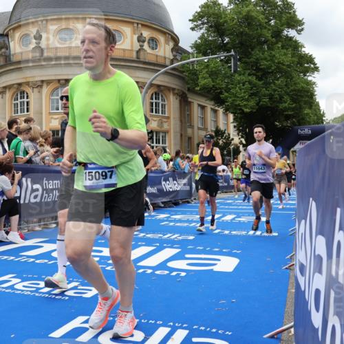 29.06.2025 - hella hamburg halbmarathon Strokosch-Dieckow http://msf.ph/oto/8310798 29.06.2025 10:56:58 Ziel 1485, 1955, 2282, 2741, 2759, 4299, 5033, 5418, 6835, 7716, 8669, 11043, 11143, 11212, 11638, 13691, 14408, 14588, 14678, 15097, 16470, 16620, 16909, 17617, 18719, 19091 meine-sportfotos.de