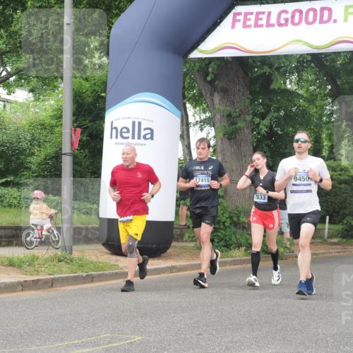 29.06.2025 - hella hamburg halbmarathon KatJ http://msf.ph/oto/8310812 29.06.2025 10:44:40 Zwischen KM18-KM19 2711, 7833, 8322 meine-sportfotos.de