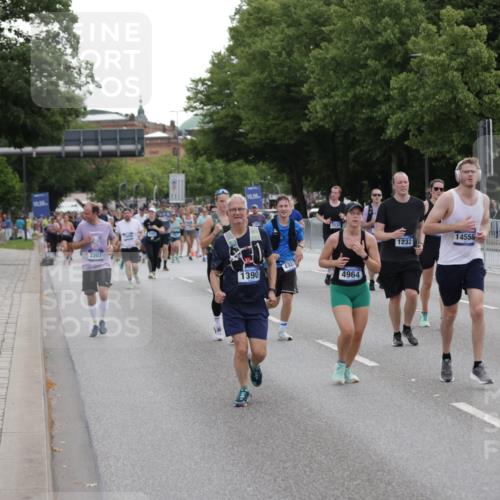 29.06.2025 - hella hamburg halbmarathon Jannik Wohlers http://msf.ph/oto/8310817 29.06.2025 10:38:28 Lombardsbrücke 56, 1232, 1390, 1451, 2524, 2534, 2693, 3307, 3927, 4257, 4259, 4260, 4320, 4964, 5913, 6062, 7263, 7849, 8367, 8583, 8747, 8783, 9455, 9708, 10554, 10604, 11059, 12028, 12072, 12722, 13060, 14557, 14558, 14856, 15755, 16181, 16346, 16388, 17333, 18050, 18504 meine-sportfotos.de