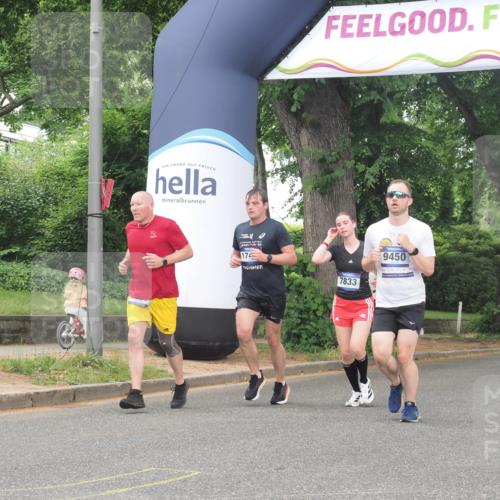 29.06.2025 - hella hamburg halbmarathon KatJ http://msf.ph/oto/8310836 29.06.2025 10:44:40 Zwischen KM18-KM19 2711, 7833, 8322 meine-sportfotos.de