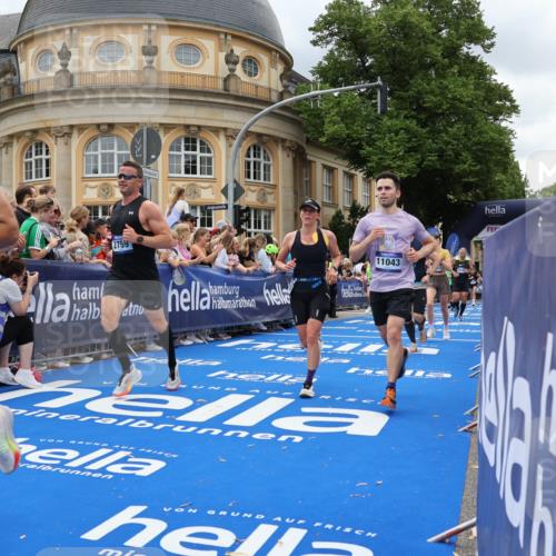 29.06.2025 - hella hamburg halbmarathon Strokosch-Dieckow http://msf.ph/oto/8310850 29.06.2025 10:56:59 Ziel 1485, 1955, 2282, 2759, 4261, 4299, 5033, 6835, 8669, 11043, 11143, 11212, 11638, 13691, 14408, 14588, 14678, 15097, 16470, 16620, 16909, 17617, 18208, 18719, 19091 meine-sportfotos.de