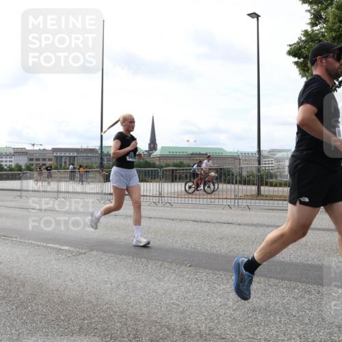 29.06.2025 - hella hamburg halbmarathon Lena Gebhardt http://msf.ph/oto/8310862 29.06.2025 10:21:58 Lombardsbrücke 260, 360, 1003, 1072, 1158, 1191, 1250, 1294, 1419, 1668, 1958, 1963, 2009, 2063, 2172, 2315, 2353, 2514, 2529, 2744, 3050, 3172, 3458, 3606, 3768, 3770, 3825, 3826, 3995, 4046, 4289, 4366, 4375, 4376, 4697, 5122, 5412, 5641, 5759, 5957, 6086, 6475, 6676, 6805, 6881, 6977, 7075, 7162, 7612, 7672, 8286, 8431, 8715, 8860, 8884, 8896, 8954, 8959, 9002, 9062, 9369, 9483, 9499, 9532, 10874 meine-sportfotos.de