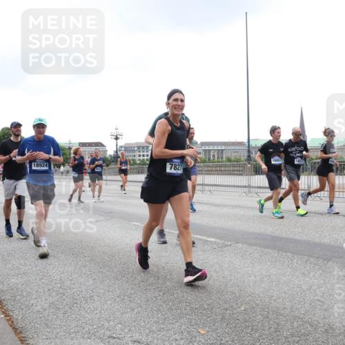 29.06.2025 - hella hamburg halbmarathon Lena Gebhardt http://msf.ph/oto/8310865 29.06.2025 10:46:59 Lombardsbrücke 5700, 18924, 18881, 7827, 14011, 14, 1073, 1185, 1286, 1363, 1371, 1375, 1593, 1607, 1720, 1961, 1999, 2162, 2211, 2320, 2327, 2537, 2555, 2556, 2665, 2981, 3277, 3406, 3407, 3469, 3734, 3823, 4184, 4202, 4239, 4296, 4342, 4355, 4483, 4604, 5111, 5114, 5700, 5796, 5953, 6124, 6161, 6485, 6496, 6740, 6879, 7073, 7412, 7430, 7431, 7767, 7827, 8131, 8477, 8486, 8551, 8553, 8684, 8706, 8967, 9691, 10230, 13969, 14261, 15852, 16882, 16987 meine-sportfotos.de