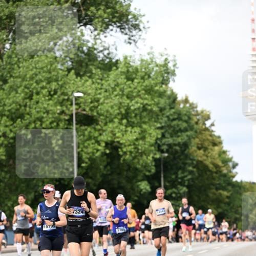 29.06.2025 - hella hamburg halbmarathon Dr. Thomas Lammeyer http://msf.ph/oto/8310894 29.06.2025 10:38:26 Kennedybrücke 1025, 1705, 1764, 1787, 2038, 2276, 2464, 2496, 2510, 2511, 2933, 3145, 3829, 4445, 4479, 4540, 4942, 5096, 5566, 5569, 5609, 5691, 6034, 6109, 6574, 6718, 6727, 6843, 7324, 7329, 7644, 8202, 8277, 8282, 9094, 9514, 10007, 10071, 10561, 10564, 11122, 11338, 11432 meine-sportfotos.de