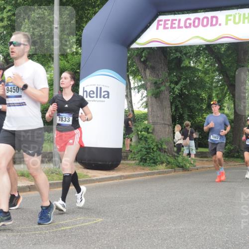 29.06.2025 - hella hamburg halbmarathon KatJ http://msf.ph/oto/8310901 29.06.2025 10:44:41 Zwischen KM18-KM19 2711, 7082, 7833, 8322 meine-sportfotos.de