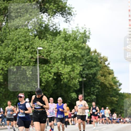 29.06.2025 - hella hamburg halbmarathon Dr. Thomas Lammeyer http://msf.ph/oto/8310913 29.06.2025 10:38:26 Kennedybrücke 1025, 1705, 1764, 1787, 2038, 2276, 2464, 2496, 2510, 2511, 2933, 3145, 3829, 4445, 4479, 4540, 4942, 5096, 5566, 5569, 5609, 5691, 6034, 6109, 6574, 6718, 6727, 6843, 7324, 7329, 7644, 8202, 8277, 8282, 9094, 9514, 10007, 10071, 10561, 10564, 11122, 11338, 11432 meine-sportfotos.de