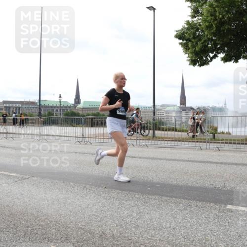 29.06.2025 - hella hamburg halbmarathon Lena Gebhardt http://msf.ph/oto/8310944 29.06.2025 10:21:58 Lombardsbrücke 360, 1003, 1072, 1158, 1191, 1250, 1294, 1419, 1668, 1958, 1963, 2009, 2063, 2172, 2315, 2353, 2514, 2529, 2744, 3050, 3172, 3458, 3606, 3768, 3770, 3825, 3826, 3995, 4046, 4289, 4366, 4375, 4376, 4697, 5122, 5412, 5641, 5759, 5957, 6086, 6475, 6676, 6805, 6881, 6977, 7075, 7162, 7612, 7672, 8286, 8431, 8715, 8860, 8884, 8896, 8954, 8959, 9002, 9062, 9369, 9483, 9499, 9532, 10874 meine-sportfotos.de