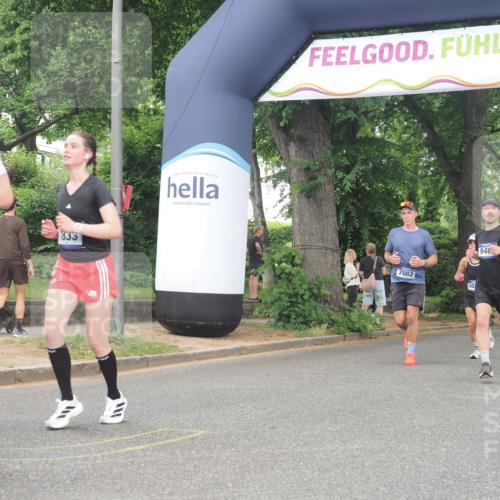 29.06.2025 - hella hamburg halbmarathon KatJ http://msf.ph/oto/8310967 29.06.2025 10:44:42 Zwischen KM18-KM19 2711, 7082, 7833, 8322 meine-sportfotos.de
