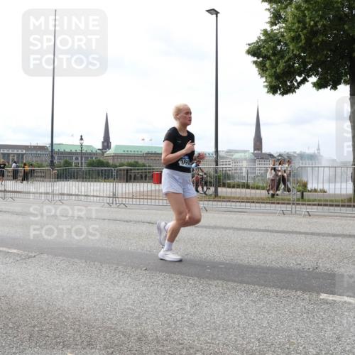 29.06.2025 - hella hamburg halbmarathon Lena Gebhardt http://msf.ph/oto/8310973 29.06.2025 10:21:58 Lombardsbrücke 360, 1003, 1072, 1158, 1191, 1250, 1294, 1419, 1668, 1958, 1963, 2009, 2063, 2172, 2315, 2353, 2514, 2529, 2744, 3050, 3172, 3458, 3606, 3768, 3770, 3825, 3826, 3995, 4046, 4289, 4366, 4375, 4376, 4697, 5122, 5412, 5641, 5759, 5957, 6086, 6475, 6676, 6805, 6881, 6977, 7075, 7162, 7612, 7672, 8286, 8431, 8715, 8860, 8884, 8896, 8954, 8959, 9002, 9062, 9369, 9483, 9499, 9532, 10874 meine-sportfotos.de