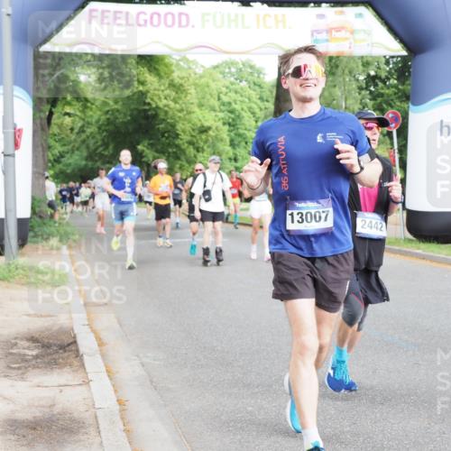 29.06.2025 - hella hamburg halbmarathon MichiJ http://msf.ph/oto/8311003 29.06.2025 10:36:02 Zwischen KM18-KM19 2442, 4377, 4601, 5915, 6081, 6134, 7067, 8916, 9213, 11519, 11679, 12534, 13007, 13672, 13948, 14814, 15894, 16149, 17979, 18790, 18836, 18856, 18923, 19181 meine-sportfotos.de