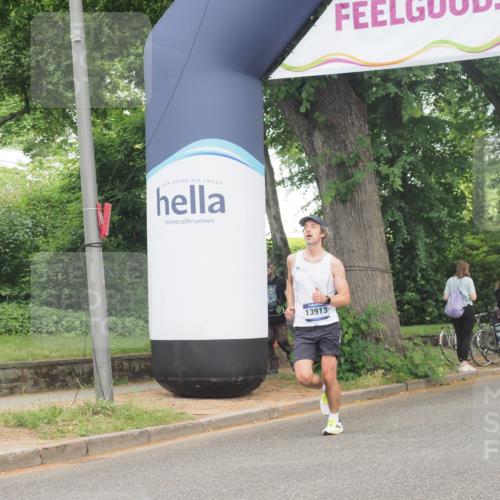 29.06.2025 - hella hamburg halbmarathon KatJ http://msf.ph/oto/8311005 29.06.2025 10:15:16 Zwischen KM18-KM19  meine-sportfotos.de