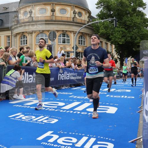 29.06.2025 - hella hamburg halbmarathon Strokosch-Dieckow http://msf.ph/oto/8311041 29.06.2025 10:57:00 Ziel 1485, 2282, 2759, 4261, 4299, 5033, 8669, 11043, 11143, 11212, 11638, 13691, 14408, 14588, 14678, 15097, 16470, 16620, 16909, 17617, 18208, 18719, 19091 meine-sportfotos.de
