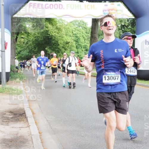 29.06.2025 - hella hamburg halbmarathon MichiJ http://msf.ph/oto/8311054 29.06.2025 10:36:02 Zwischen KM18-KM19 2442, 4377, 4601, 5915, 6081, 6134, 7067, 8916, 9213, 11519, 11679, 12534, 13007, 13672, 13948, 14814, 15894, 16149, 17979, 18790, 18836, 18856, 18923, 19181 meine-sportfotos.de