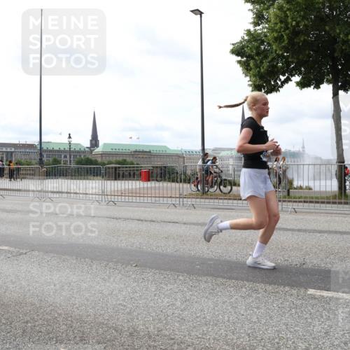 29.06.2025 - hella hamburg halbmarathon Lena Gebhardt http://msf.ph/oto/8311063 29.06.2025 10:21:59 Lombardsbrücke 201, 1003, 1072, 1158, 1191, 1250, 1294, 1419, 1668, 1958, 1963, 2009, 2063, 2172, 2315, 2353, 2514, 2529, 2744, 3050, 3172, 3458, 3606, 3768, 3770, 3995, 4046, 4289, 4366, 4375, 4376, 4697, 5122, 5412, 5641, 5759, 5957, 6086, 6475, 6676, 6805, 6881, 6977, 7075, 7162, 7612, 7672, 8286, 8431, 8715, 8860, 8884, 8896, 8954, 8959, 9002, 9062, 9369, 9483, 9532, 10874 meine-sportfotos.de