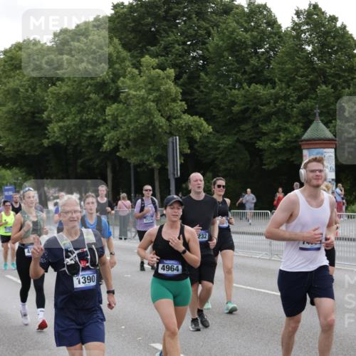 29.06.2025 - hella hamburg halbmarathon Jannik Wohlers http://msf.ph/oto/8311064 29.06.2025 10:38:29 Lombardsbrücke 56, 1232, 1390, 1451, 2524, 2534, 2693, 3307, 3745, 3927, 4257, 4320, 4964, 6062, 7263, 7849, 8367, 8583, 8747, 8783, 9455, 9708, 10072, 10554, 10604, 11059, 12028, 12072, 12722, 13060, 13922, 14557, 14558, 14856, 15755, 16181, 16346, 16388, 18050, 18504 meine-sportfotos.de