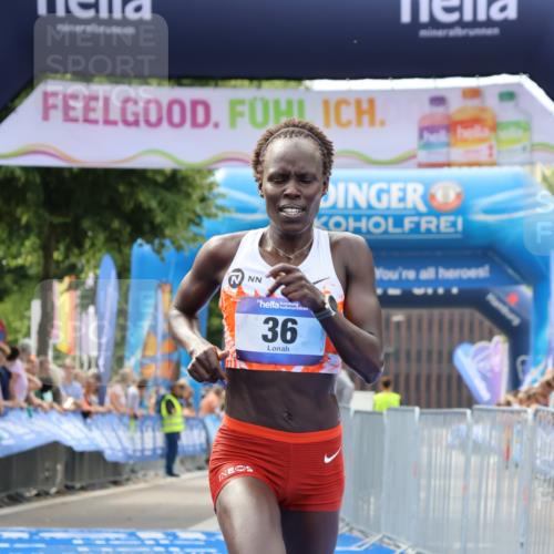 29.06.2025 - hella hamburg halbmarathon Strokosch-Dieckow http://msf.ph/oto/8311068 29.06.2025 10:11:56 Ziel 36 meine-sportfotos.de