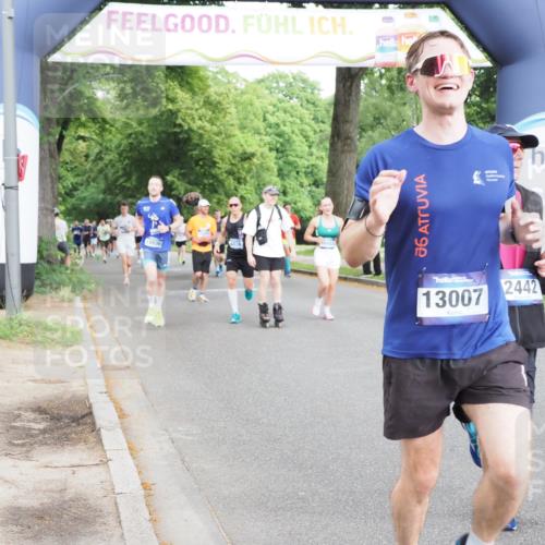 29.06.2025 - hella hamburg halbmarathon MichiJ http://msf.ph/oto/8311070 29.06.2025 10:36:02 Zwischen KM18-KM19 2442, 4377, 4601, 5915, 6081, 6134, 7067, 8916, 9213, 11519, 11679, 12534, 13007, 13672, 13948, 14814, 15894, 16149, 17979, 18790, 18836, 18856, 18923, 19181 meine-sportfotos.de