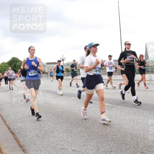 29.06.2025 - hella hamburg halbmarathon Lena Gebhardt http://msf.ph/oto/8311074 29.06.2025 10:56:29 Lombardsbrücke 1113, 15103, 173, 18798, 12290, 1047, 1113, 1738, 1909, 2095, 2143, 2307, 2887, 2915, 2991, 3257, 3268, 3438, 3516, 3517, 3520, 3614, 3675, 3676, 3953, 3987, 4083, 4094, 4118, 4354, 4773, 4836, 5237, 5438, 5580, 5693, 5757, 5911, 5994, 6348, 6349, 6494, 6690, 6968, 7025, 7028, 7090, 7307, 7616, 7711, 8005, 8108, 8150, 8305, 8517, 8606, 8766, 8939, 8943, 9172, 9210, 9383, 9435, 9606, 9838, 9910, 9948, 9953, 10555, 10569, 10571, 10640, 10740, 10784, 10987 meine-sportfotos.de