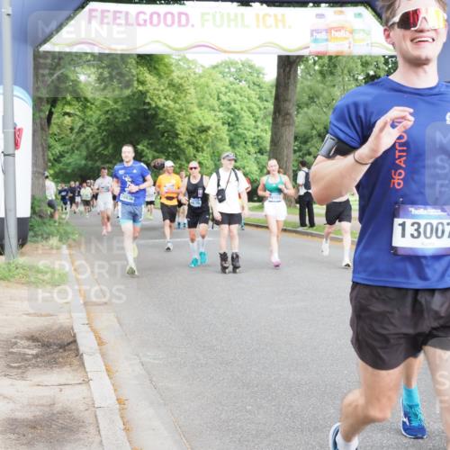29.06.2025 - hella hamburg halbmarathon MichiJ http://msf.ph/oto/8311088 29.06.2025 10:36:02 Zwischen KM18-KM19 2442, 4377, 4601, 5915, 6081, 6134, 7067, 8916, 9213, 11519, 11679, 12534, 13007, 13672, 13948, 14814, 15894, 16149, 17979, 18790, 18836, 18856, 18923, 19181 meine-sportfotos.de