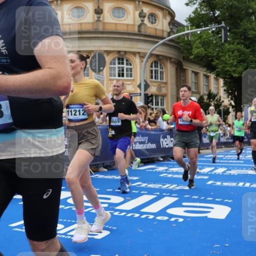 29.06.2025 - hella hamburg halbmarathon Strokosch-Dieckow http://msf.ph/oto/8311110 29.06.2025 10:57:01 Ziel 1485, 2282, 2759, 4261, 4299, 5033, 8669, 11043, 11143, 11212, 11638, 13691, 14408, 14588, 14678, 15097, 15726, 16470, 16620, 16909, 17617, 18208, 18719, 19091 meine-sportfotos.de
