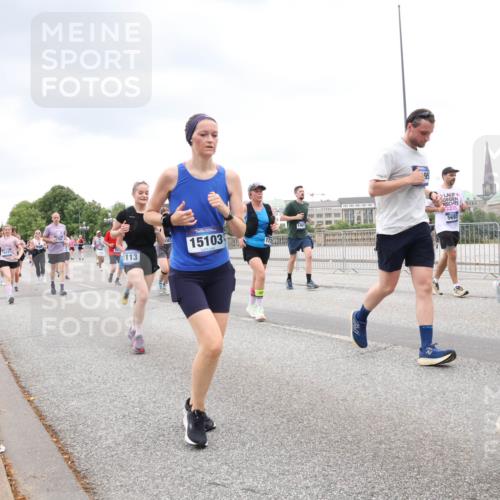 29.06.2025 - hella hamburg halbmarathon Lena Gebhardt http://msf.ph/oto/8311209 29.06.2025 10:56:30 Lombardsbrücke 113, 5693, 18, 15103, 1047, 1113, 1738, 1909, 2095, 2143, 2307, 2887, 2915, 2991, 3257, 3438, 3516, 3517, 3520, 3614, 3675, 3676, 3953, 3987, 4083, 4094, 4118, 4354, 4773, 4836, 5237, 5438, 5580, 5693, 5757, 5911, 5944, 6348, 6349, 6494, 6690, 6968, 7025, 7028, 7090, 7307, 7616, 7711, 8005, 8108, 8150, 8305, 8517, 8606, 8766, 8939, 8943, 9172, 9210, 9383, 9435, 9606, 9838, 9910, 9948, 9953, 10555, 10569, 10571, 10740, 10784, 10987 meine-sportfotos.de