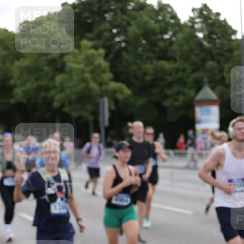 29.06.2025 - hella hamburg halbmarathon Jannik Wohlers http://msf.ph/oto/8311260 29.06.2025 10:38:30 Lombardsbrücke 56, 1232, 1390, 1451, 2524, 2534, 2693, 3307, 3745, 3927, 4257, 4320, 4410, 4964, 6062, 7263, 7849, 8367, 8583, 8747, 8783, 9455, 9708, 10072, 10554, 10604, 11059, 12028, 12072, 12722, 13060, 13922, 14557, 14558, 14856, 15755, 16181, 16346, 16388, 18050, 18504 meine-sportfotos.de