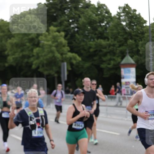 29.06.2025 - hella hamburg halbmarathon Jannik Wohlers http://msf.ph/oto/8311285 29.06.2025 10:38:30 Lombardsbrücke 56, 1232, 1390, 1451, 2524, 2534, 2693, 3307, 3745, 3927, 4257, 4320, 4410, 4964, 6062, 7263, 7849, 8367, 8583, 8747, 8783, 9455, 9708, 10072, 10554, 10604, 11059, 12028, 12072, 12722, 13060, 13922, 14557, 14558, 14856, 15755, 16181, 16346, 16388, 18050, 18504 meine-sportfotos.de