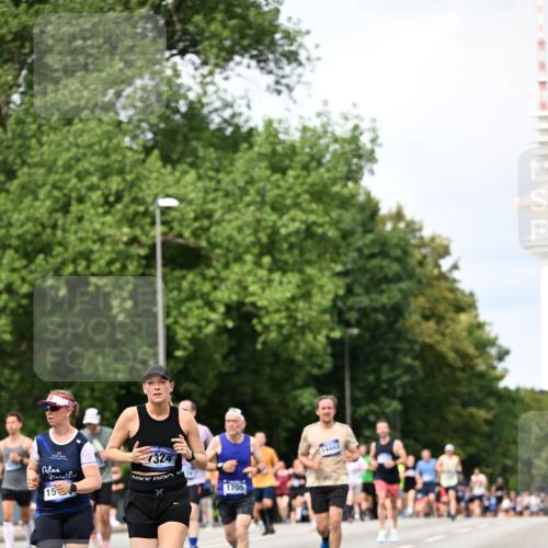 29.06.2025 - hella hamburg halbmarathon Dr. Thomas Lammeyer http://msf.ph/oto/8311316 29.06.2025 10:38:27 Kennedybrücke 1025, 1705, 1764, 1787, 2038, 2276, 2464, 2496, 2510, 2511, 2933, 3145, 3829, 4445, 4479, 4540, 4942, 5096, 5566, 5569, 5609, 5691, 6034, 6105, 6109, 6574, 6718, 6727, 6843, 7324, 7329, 7644, 8202, 8282, 9094, 9514, 10007, 10071, 10561, 10564, 11122, 11245, 11338, 11432 meine-sportfotos.de
