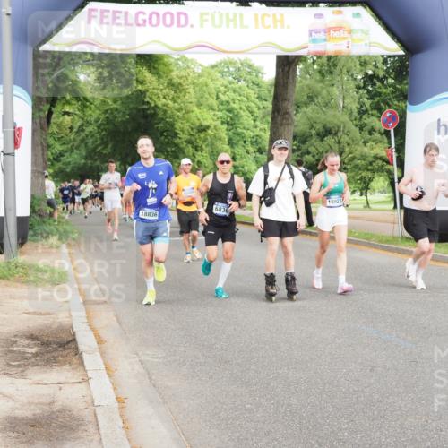 29.06.2025 - hella hamburg halbmarathon MichiJ http://msf.ph/oto/8311318 29.06.2025 10:36:03 Zwischen KM18-KM19 2442, 4377, 4601, 5915, 6081, 6134, 7067, 8916, 9213, 11519, 12534, 13007, 13672, 13948, 14814, 15894, 17979, 18790, 18836, 18923, 19181 meine-sportfotos.de