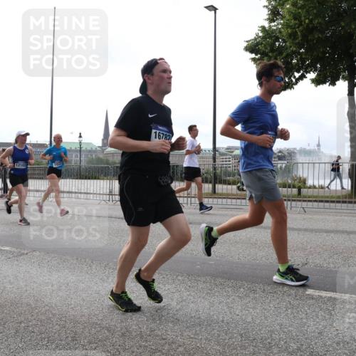 29.06.2025 - hella hamburg halbmarathon Lena Gebhardt http://msf.ph/oto/8311383 29.06.2025 10:37:18 Lombardsbrücke 14202, 17687, 12103, 1022, 16782, 1022, 1118, 1253, 1276, 1337, 1339, 1488, 1490, 1597, 1819, 1952, 1954, 2016, 2031, 2072, 2104, 2272, 2480, 2486, 2552, 2640, 3127, 3165, 3633, 3714, 3873, 3895, 4097, 4347, 4733, 5146, 5171, 5186, 5224, 5538, 5560, 5640, 5786, 5790, 5940, 6172, 6359, 6584, 6804, 6821, 6955, 7085, 7124, 7202, 7235, 7544, 7707, 7773, 7777, 7823, 8007, 8257, 8258, 8315, 8758, 8811, 8843, 8936, 8937, 9054, 9055, 9524, 12123 meine-sportfotos.de